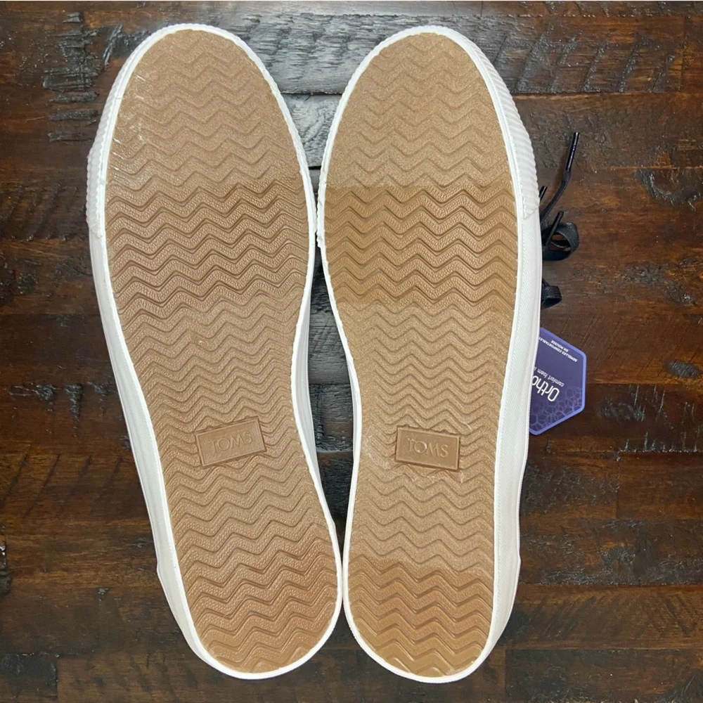 Toms men carlson